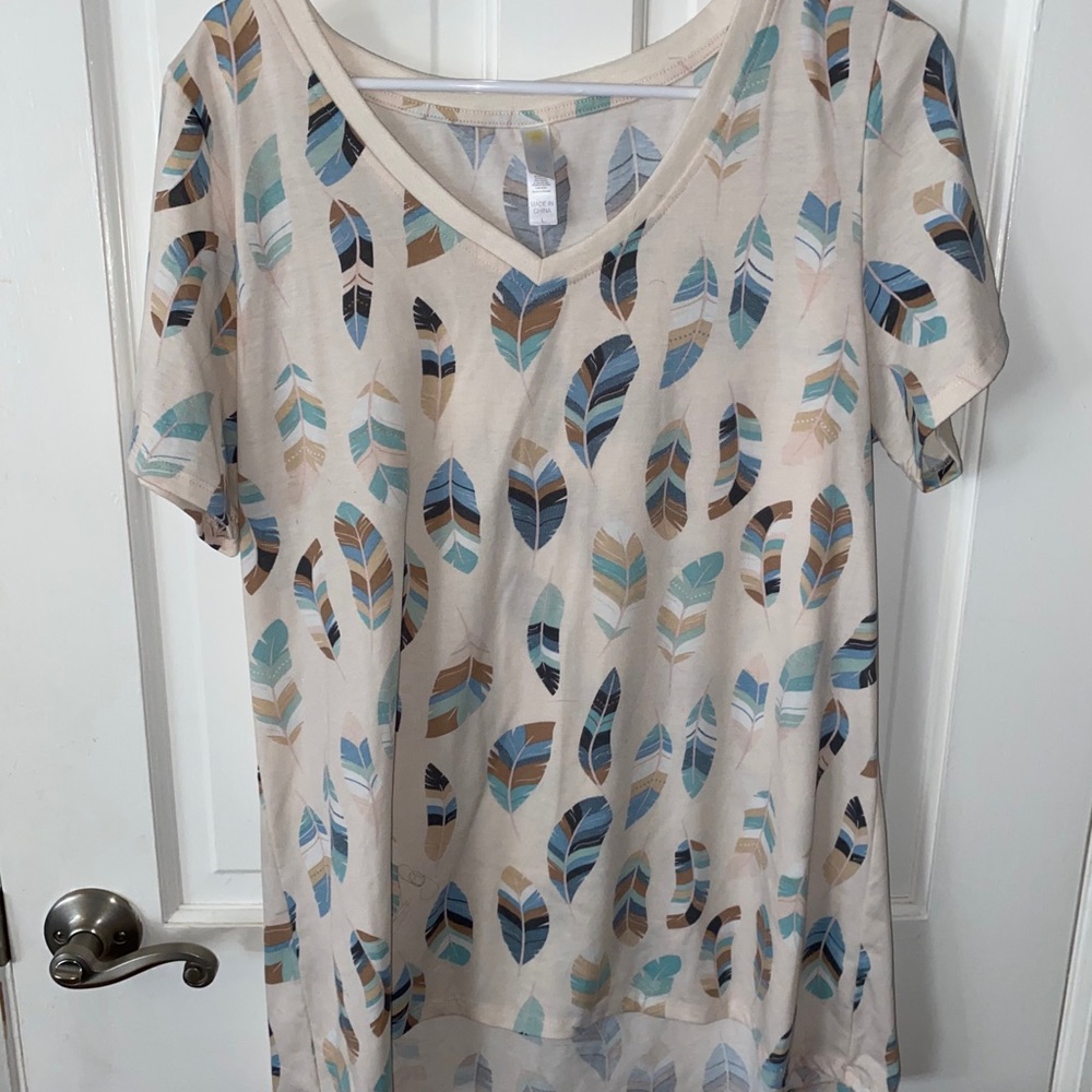 LulaRoe Feather Christy tee